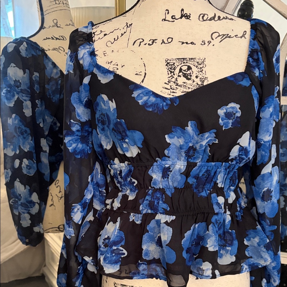 New York & Company Black and Blue Floral Blouse - Picture 3 of 9